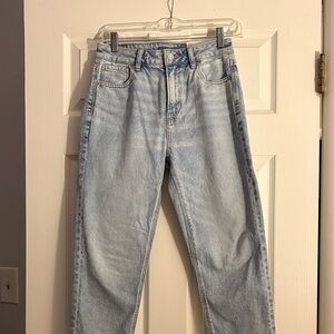 American Eagle Outfitters Super High Rise Women’s Mom Jean